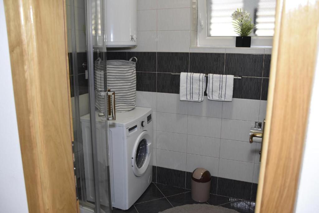Apartmani Mira Klenovica Exterior foto